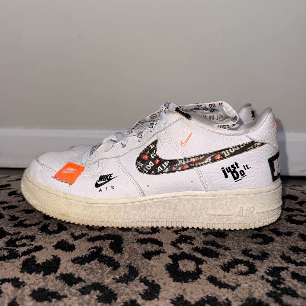 Nike Air Force 1 “Just Do It” White Leather Sneakers – Youth Size 7Y - Picture 2 of 5
